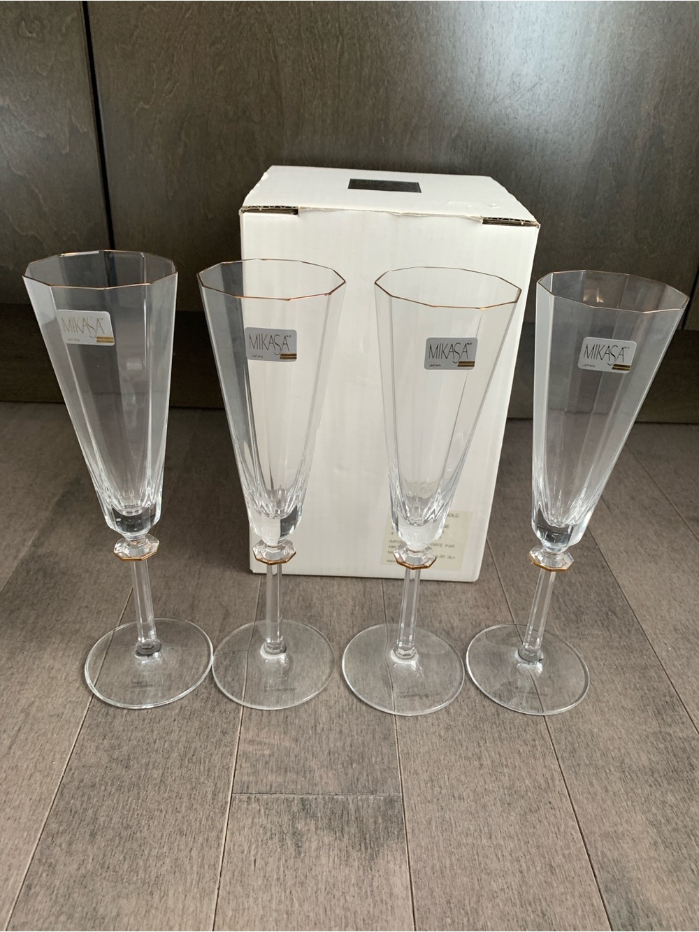 Mikasa Crystal South Hampton Gold Champagne Flutes Set of 4
Brand new  box - Picture 2 of 12